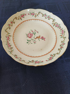 Compagnie des Indes, assiette en porcelaine peinte à la main. D'époque XVIIIE famille verte.