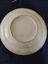 Charger l&#39;image dans la galerie, Compagnie des Indes, assiette en porcelaine peinte à la main. D&#39;époque XVIIIE famille verte.
