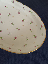 Charger l&#39;image dans la galerie, Plat creux en porcelaine de Nyon fin XVIIIE début XIXÈME peint à la main en parfait état .
