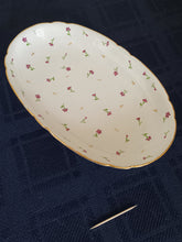 Charger l&#39;image dans la galerie, Plat creux en porcelaine de Nyon fin XVIIIE début XIXÈME peint à la main en parfait état .
