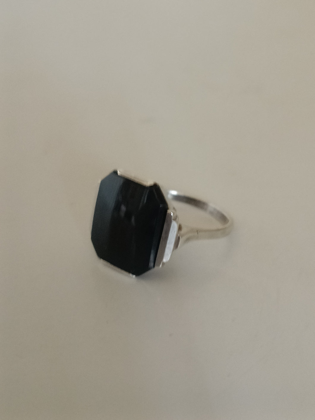Bague d'époque art déco argent et Agathe taillée.