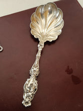 Charger l&#39;image dans la galerie, Lily par Whiting cuillère art nouveau  Sterling vers 1900
