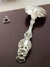 Charger l&#39;image dans la galerie, Lily par Whiting cuillère art nouveau  Sterling vers 1900
