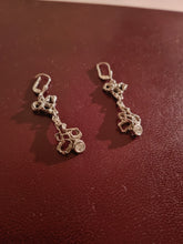 Charger l&#39;image dans la galerie, Paire de boucle d&#39;oreille en argent doré et cristal taillé .
