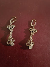 Charger l&#39;image dans la galerie, Paire de boucle d&#39;oreille en argent doré et cristal taillé .
