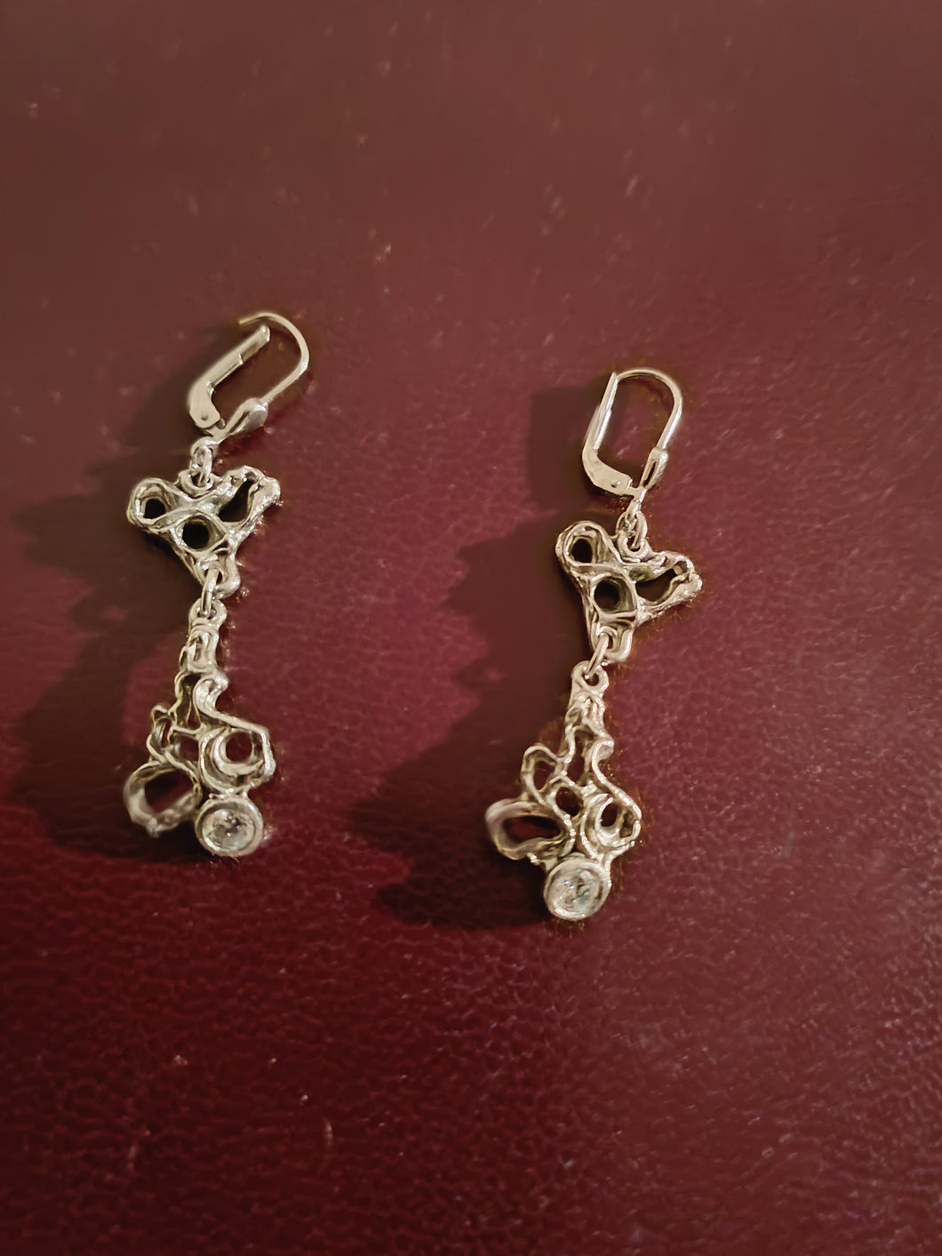 Paire de boucle d'oreille en argent doré et cristal taillé .