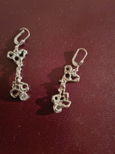 Charger l&#39;image dans la galerie, Paire de boucle d&#39;oreille en argent doré et cristal taillé .
