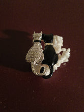 Charger l&#39;image dans la galerie, Craft chat noir et blanc , bijoux doré vintage
