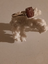 Charger l&#39;image dans la galerie, Bague cachet gravé en agate, certissage argent ,anneau en or
