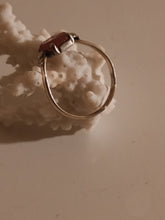 Charger l&#39;image dans la galerie, Bague cachet gravé en agate, certissage argent ,anneau en or

