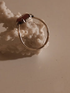 Bague cachet gravé en agate, certissage argent ,anneau en or