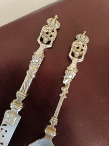 Paire de cuillère et couteaux en argent massif de famille . style XVIIIE allemand. Fabriqué au XIXE probablement Hanau