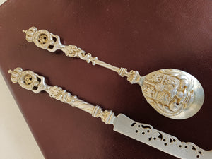 Paire de cuillère et couteaux en argent massif de famille . style XVIIIE allemand. Fabriqué au XIXE probablement Hanau