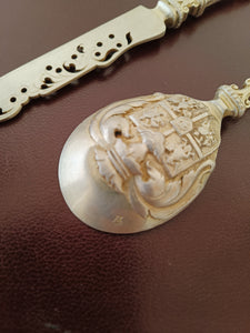 Paire de cuillère et couteaux en argent massif de famille . style XVIIIE allemand. Fabriqué au XIXE probablement Hanau