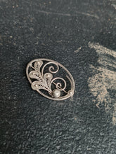 Charger l&#39;image dans la galerie, Broche florale  moderniste argent et filigrane
