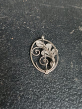 Charger l&#39;image dans la galerie, Broche florale  moderniste argent et filigrane
