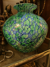Charger l&#39;image dans la galerie, Vase en pâte de verre style art nouveau français Larochere. Parfait état
