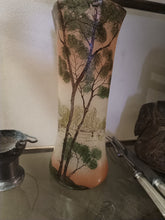 Charger l&#39;image dans la galerie, Vase dépoque Art nouveau peint à la main.
