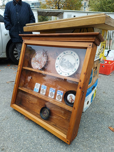 Vitrine rustique en sapin à suspendre, montage queue d'aigle