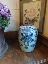Charger l&#39;image dans la galerie, Pot à gingembre en porcelaine peinte décor bleu . Chine fin XIX ème.
