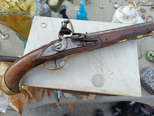 Charger l&#39;image dans la galerie, Pistolet à Silex belge , bonne état général.

Fin XVIIIÈME début XIX
