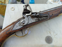 Charger l&#39;image dans la galerie, Pistolet à Silex belge , bonne état général.

Fin XVIIIÈME début XIX
