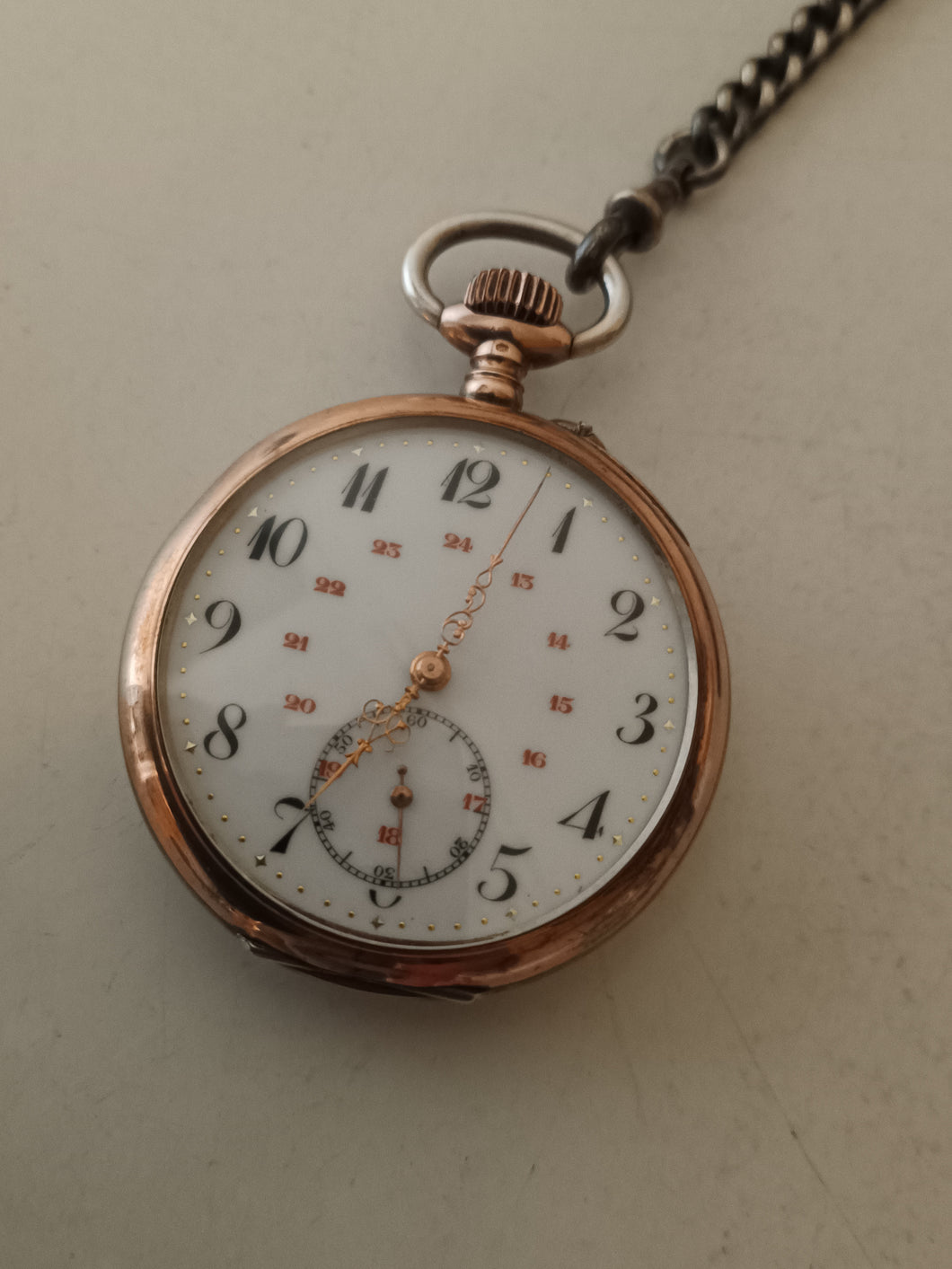 Montre de poche (homme) boîtier en argent massif et doré. Première moitiée Xxème travail Suisse
