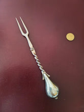 Charger l&#39;image dans la galerie, Rare fourchette XVIIIE en argent espagnole Amérique du Sud . Dans le style médiéval
