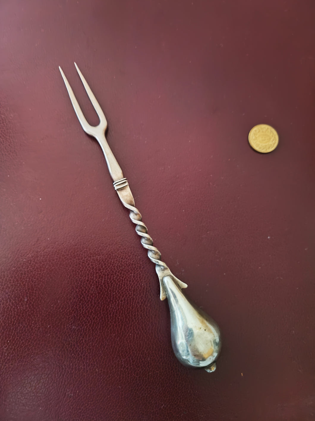 Rare fourchette XVIIIE en argent espagnole Amérique du Sud . Dans le style médiéval