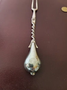Rare fourchette XVIIIE en argent espagnole Amérique du Sud . Dans le style médiéval