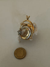 Charger l&#39;image dans la galerie, Franklin Mint broche en argent doré Sterling daté 1985
