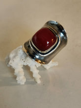 Charger l&#39;image dans la galerie, Bague Art Déco en argent avec cabochon en Bakélite

