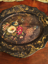 Charger l&#39;image dans la galerie, Présentoir Napoléon III papier mâché , laque de chine . Peint à la main décors fleur des champs et paon ( rare) avec poignée bronze
