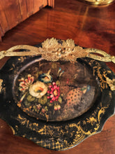 Charger l&#39;image dans la galerie, Présentoir Napoléon III papier mâché , laque de chine . Peint à la main décors fleur des champs et paon ( rare) avec poignée bronze

