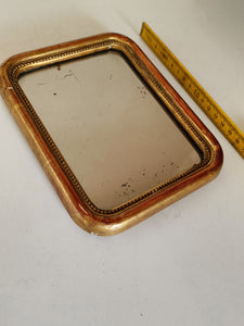 Petit miroir doré à l'or fin Louis Philippe, fin XIXÈME dans son jus .