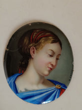 Charger l&#39;image dans la galerie, Splendide portrait de femme probablement grec ou romaine d&#39;une grande finesse. Signé H Toureille à identifier. Fin XIXÈME début XXÈME
