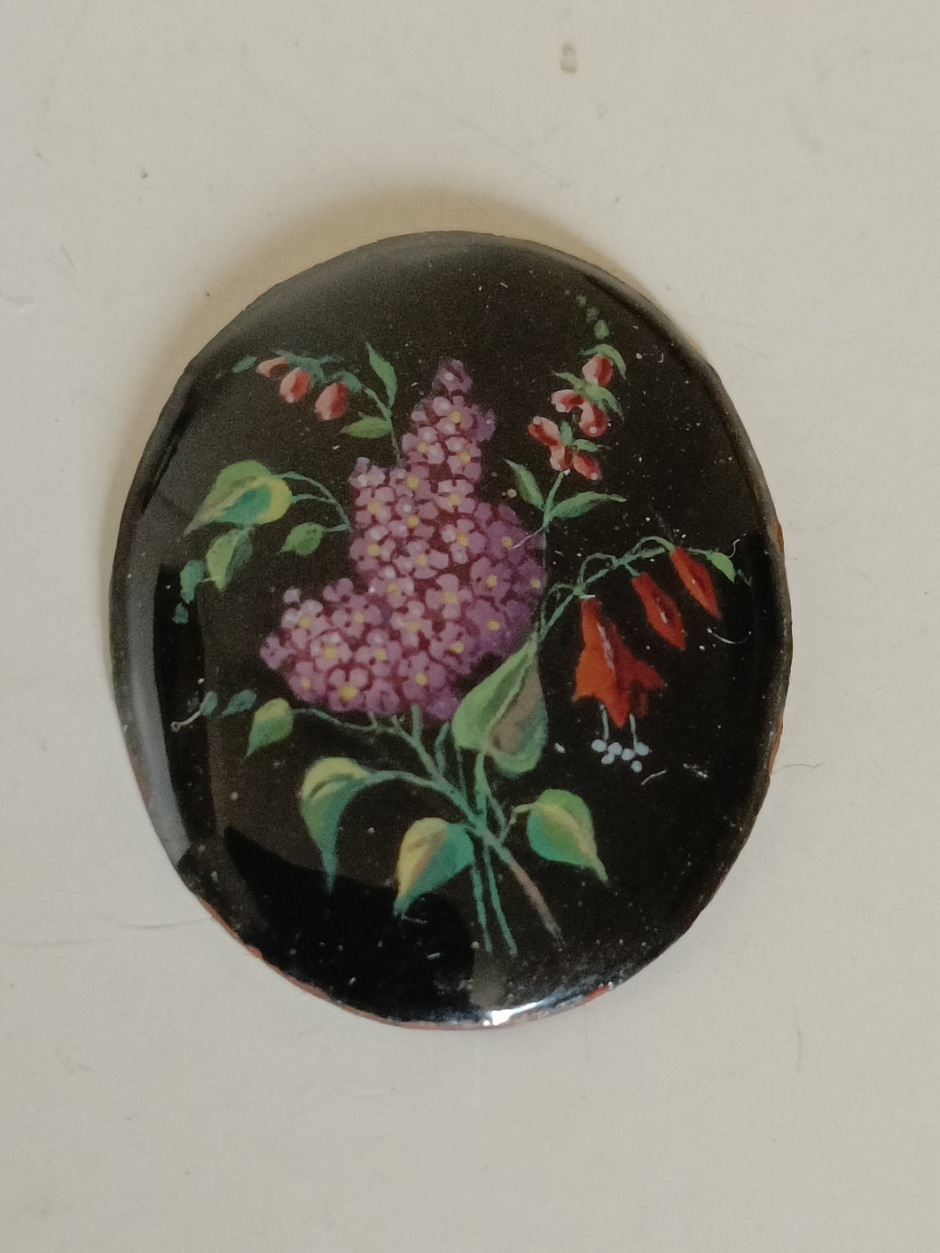 Ravissant médaillon nature morte , peinte à la main et émaillée. Travail probablement Genève fin XIX ème début XXÈME