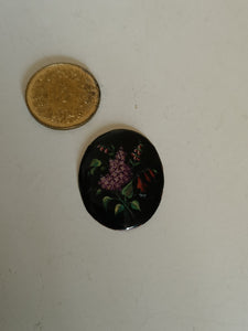 Ravissant médaillon nature morte , peinte à la main et émaillée. Travail probablement Genève fin XIX ème début XXÈME