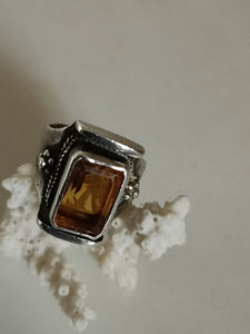 Bague en argent et citrine taillée . Travail probablement Inde XXÈME