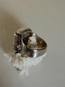 Bague en argent et citrine taillée . Travail probablement Inde XXÈME