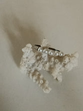 Charger l&#39;image dans la galerie, Bague anglaise argent et perles vers 1920
