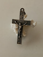 Charger l&#39;image dans la galerie, Croix en argent avec crucifix milieu XXÈME
