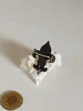 Charger l&#39;image dans la galerie, Broche fleur de lys argent noirci et doré . Début XXÈME
