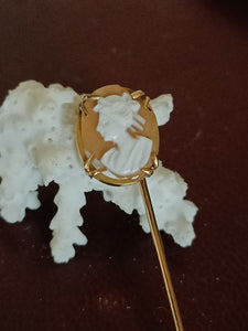 Épingle à chapeau, avec camé ancien