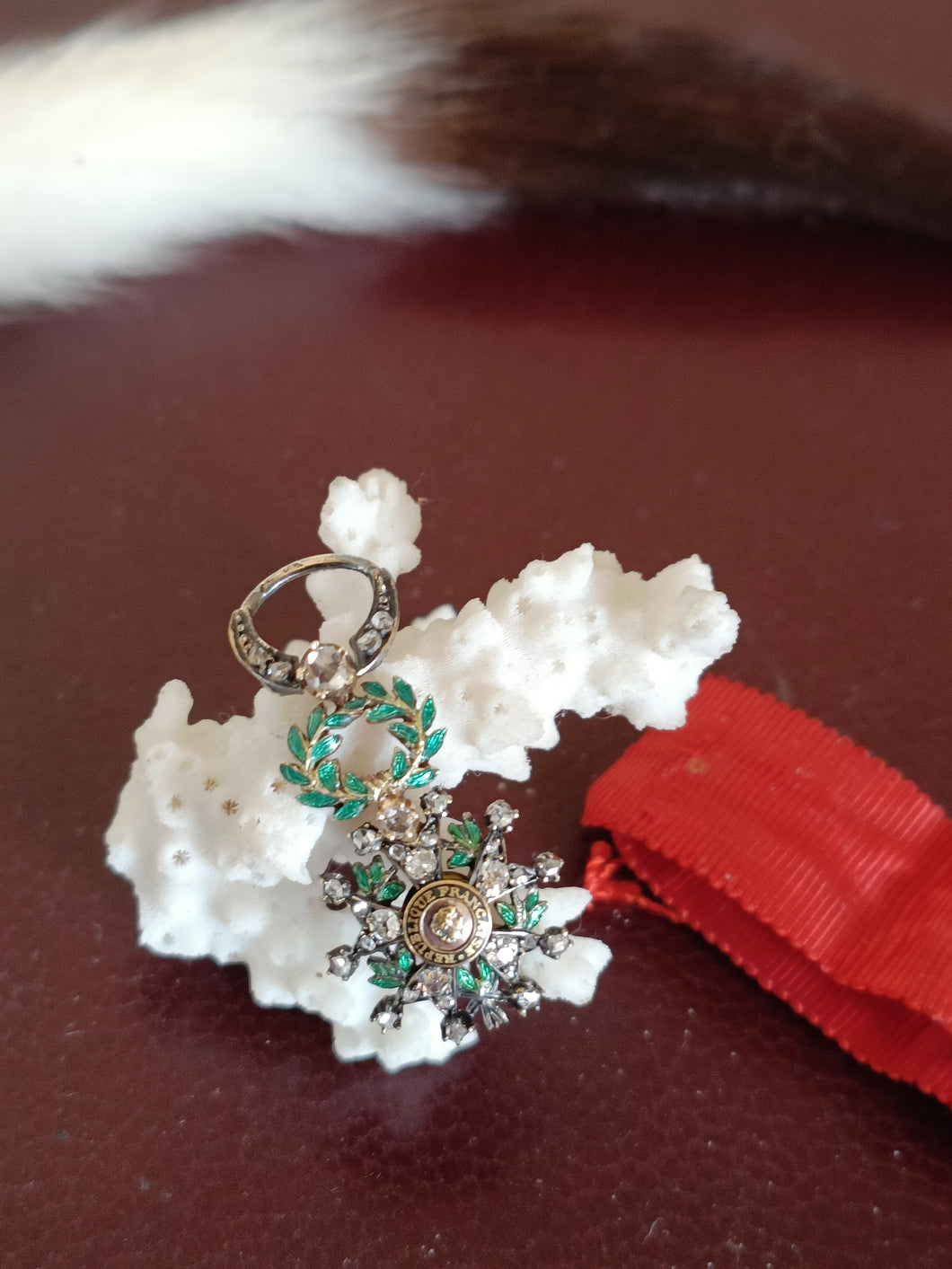 Légion d'honneur (chevalier)III République, réduction en argent,  or , émail et roses de diamant