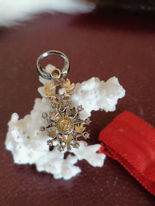 Légion d'honneur (chevalier)III République, réduction en argent,  or , émail et roses de diamant