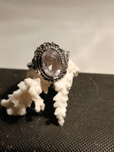 Charger l&#39;image dans la galerie, Bague milieu XXÈME argent et améthyste taillée.
