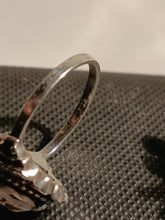 Charger l&#39;image dans la galerie, Bague milieu XXÈME argent et améthyste taillée.
