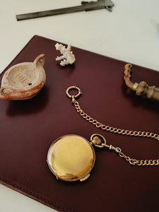 Montre de poche savonnette homme  en métal doré . Mouvement à Carillon répétition heur, demi , et quart