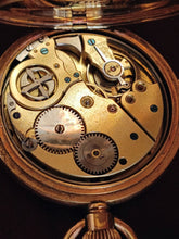 Charger l&#39;image dans la galerie, Montre de poche savonnette homme  en métal doré . Mouvement à Carillon répétition heur, demi , et quart

